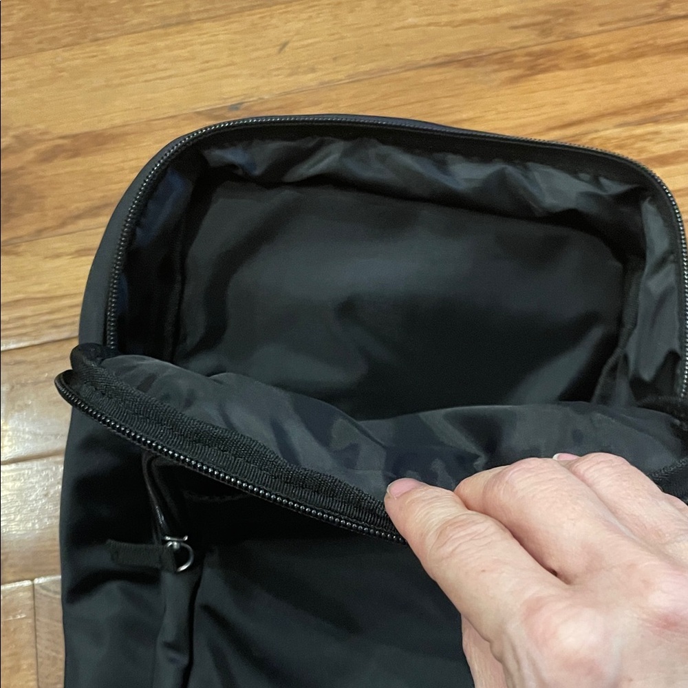 DSW Crossbody Bag - Picture 6 of 7